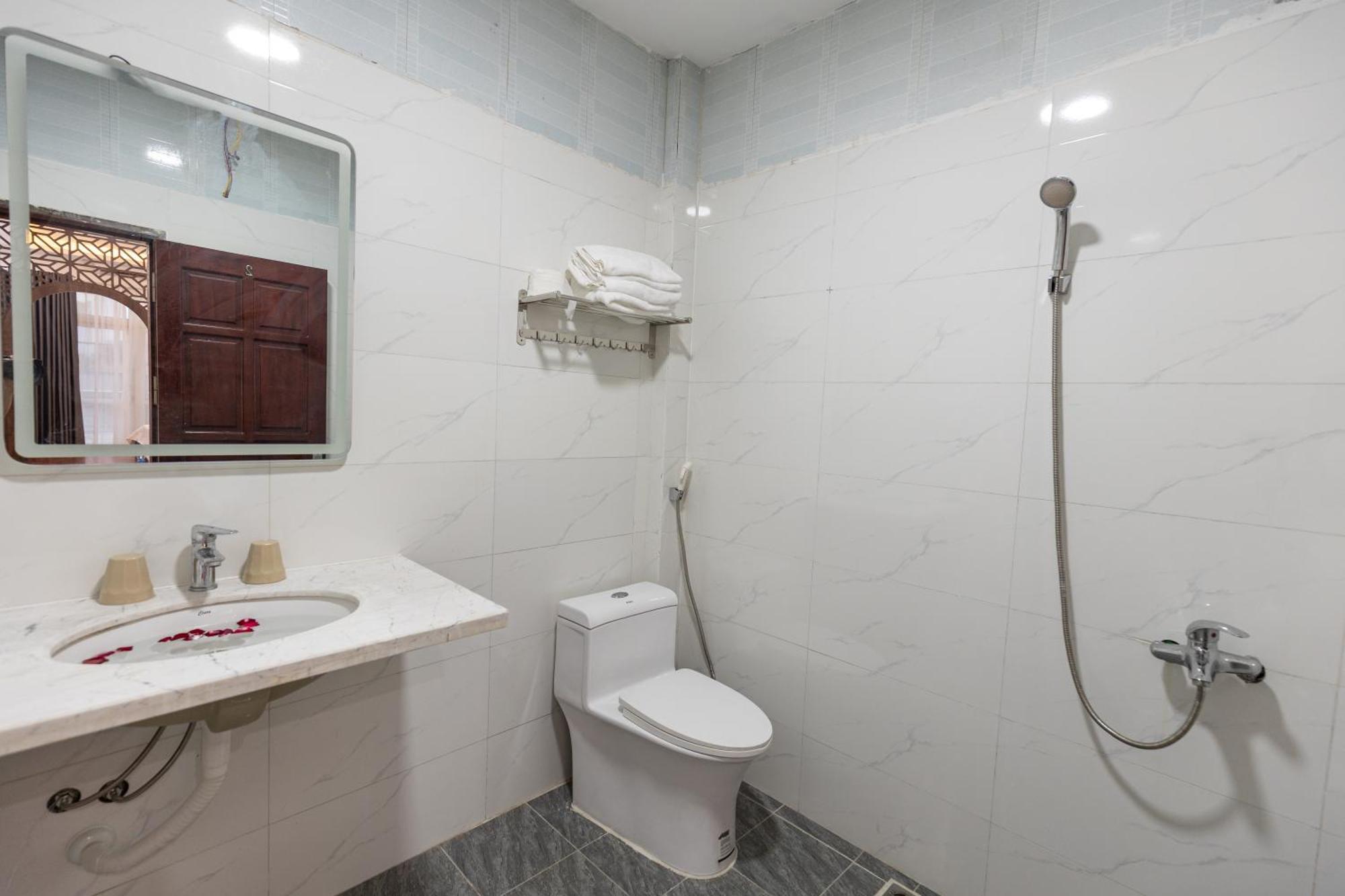 Hoang Gia Hotel Dong Anh Eksteriør billede